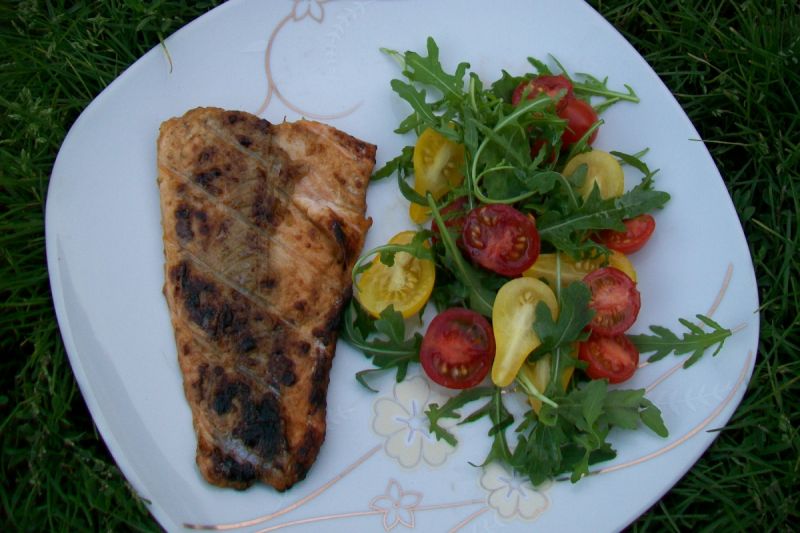 Pstrąg łososiowy w marynacie musztardowo-sezamowej Pstrąg łososiowy w marynacie musztardowo-sezamowej