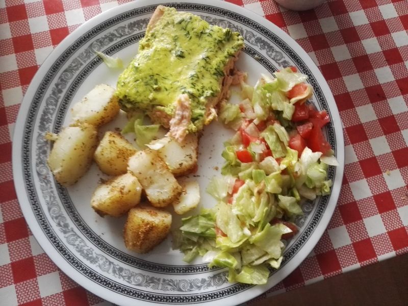 Pstrąg łososiowy w sosie curry Pstrąg łososiowy w sosie curry