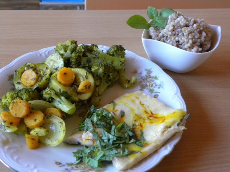 Pstrąg łososiowy z warzywami Pstrąg łososiowy z warzywami