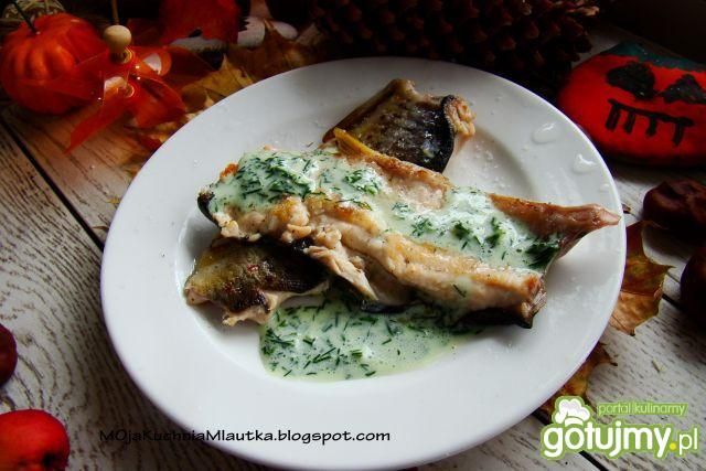 Pstrąg na masełku z sosem 