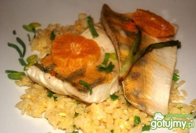 Pstrąg na parze ze smażonym ryżem