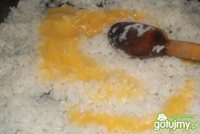 Pstrąg na parze ze smażonym ryżem