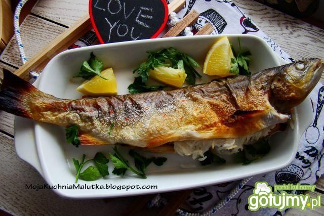 Pstrąg nadziewany ryżem cytrynowym 