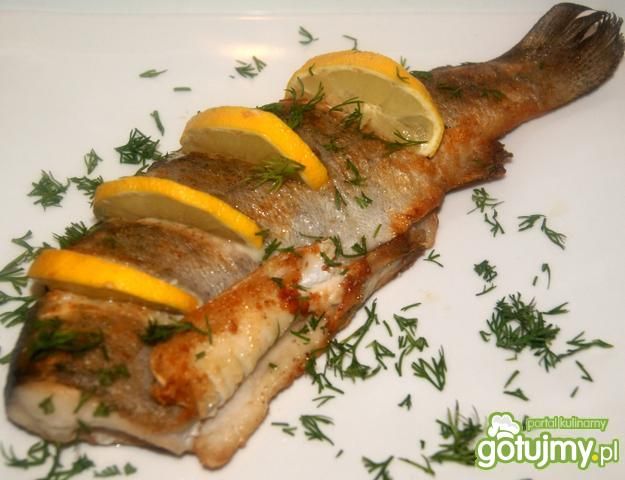 Pstrąg smażony w całości