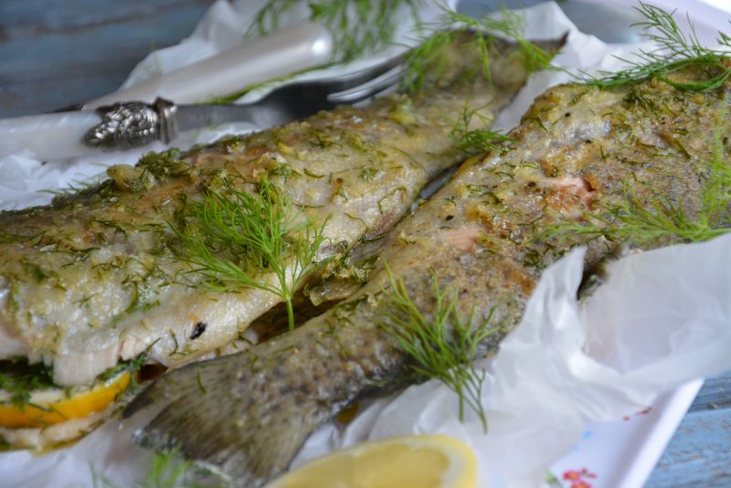 Pstrąg smażony z koperkiem  Pstrąg smażony z koperkiem