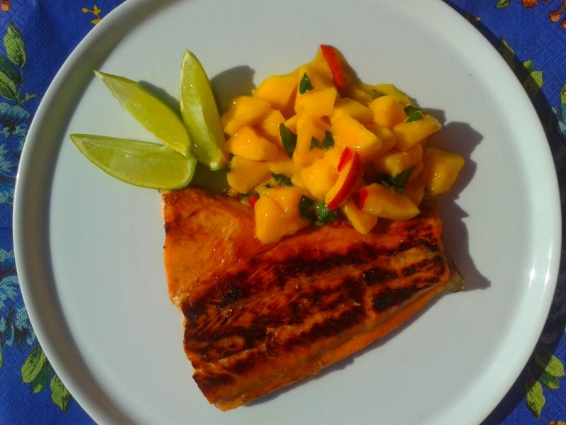 Pstrąg teriyaki z sałatką z mango  Pstrąg teriyaki z sałatką z mango