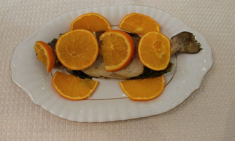 Pstrąg w pomarańczach z nutą chili Pstrąg w pomarańczach z nutą chili