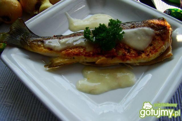 Pstrąg w sosie cytrynowym  Pstrąg w sosie cytrynowym