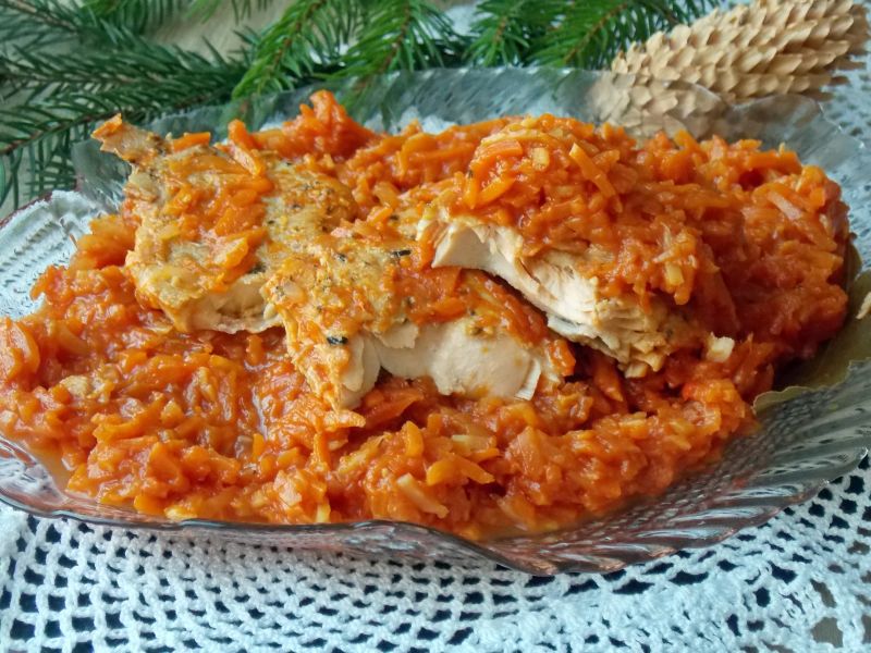 Pstrąg w sosie pomidorowo-paprykowym z warzywami Pstrąg w sosie pomidorowo-paprykowym z warzywami