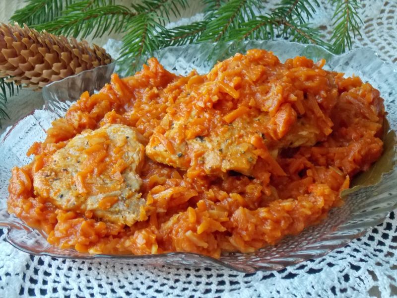 Pstrąg w sosie pomidorowo-paprykowym z warzywami Pstrąg w sosie pomidorowo-paprykowym z warzywami