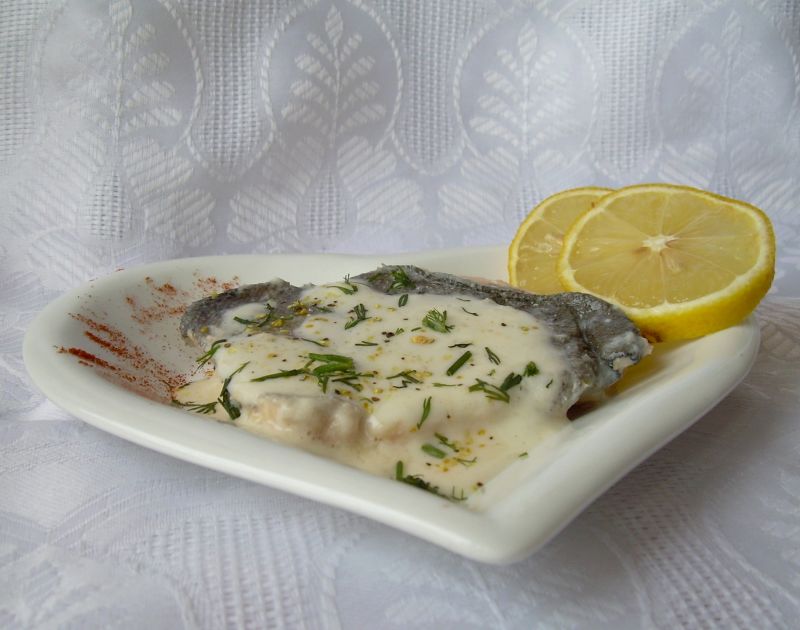 Pstrąg w sosie śmietanowo-chrzanowym