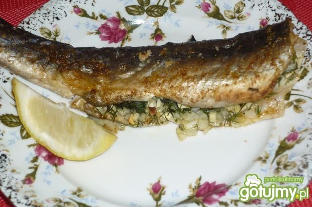 Pstrąg z cebulką, czosnkiem i koprem Pstrąg z cebulką, czosnkiem i koprem
