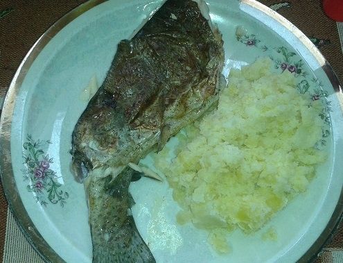 Pstrąg z czosnkiem i ziołami pieczony Pstrąg z czosnkiem i ziołami pieczony