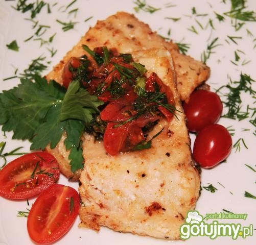 Pstrąg z duszonymi pomidorkami :     Pstrąg z duszonymi pomidorkami :