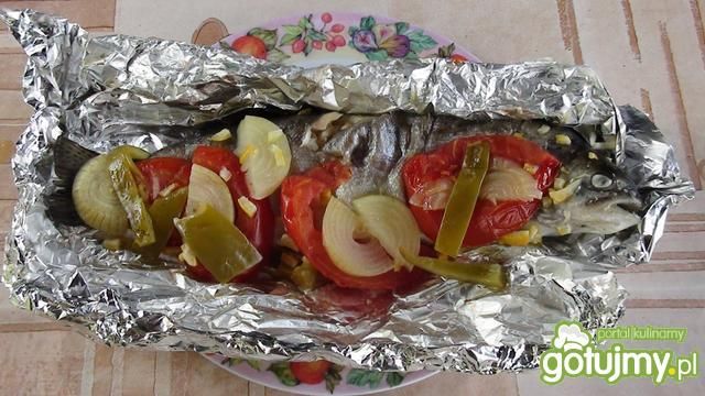 Pstrąg z grilla pod pierzynką z warzyw