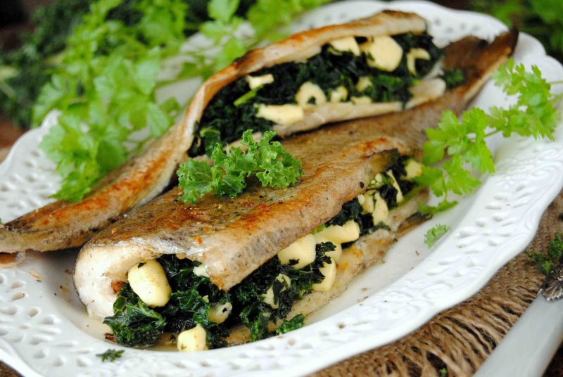 Pstrąg  z jarmużem