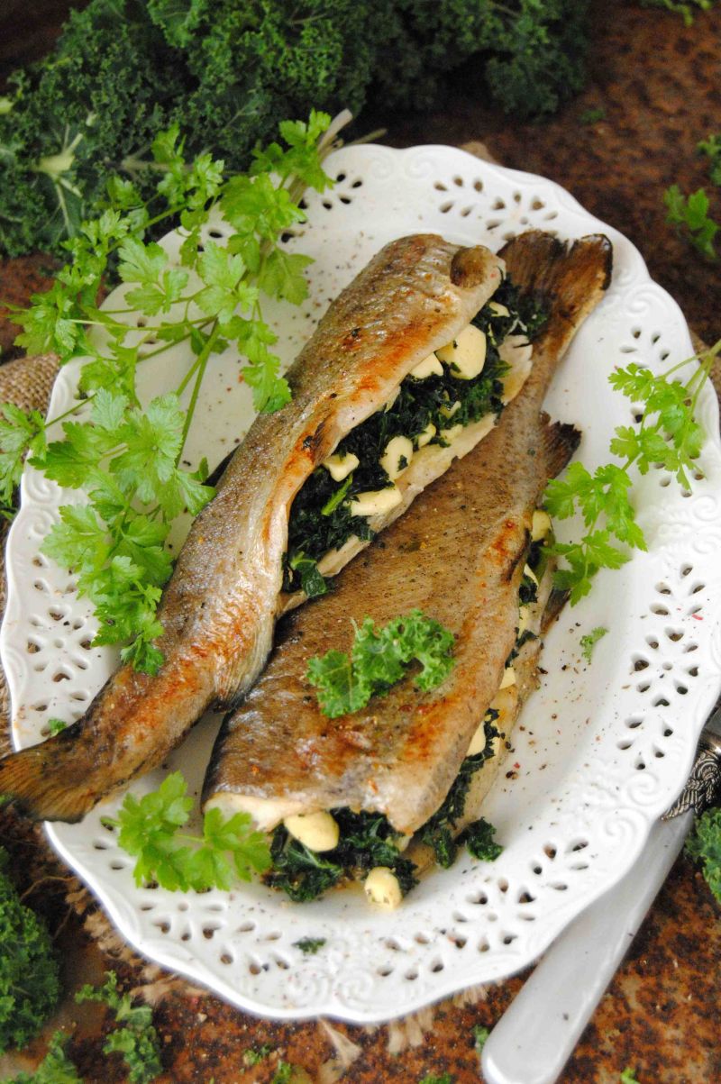 Pstrąg  z jarmużem