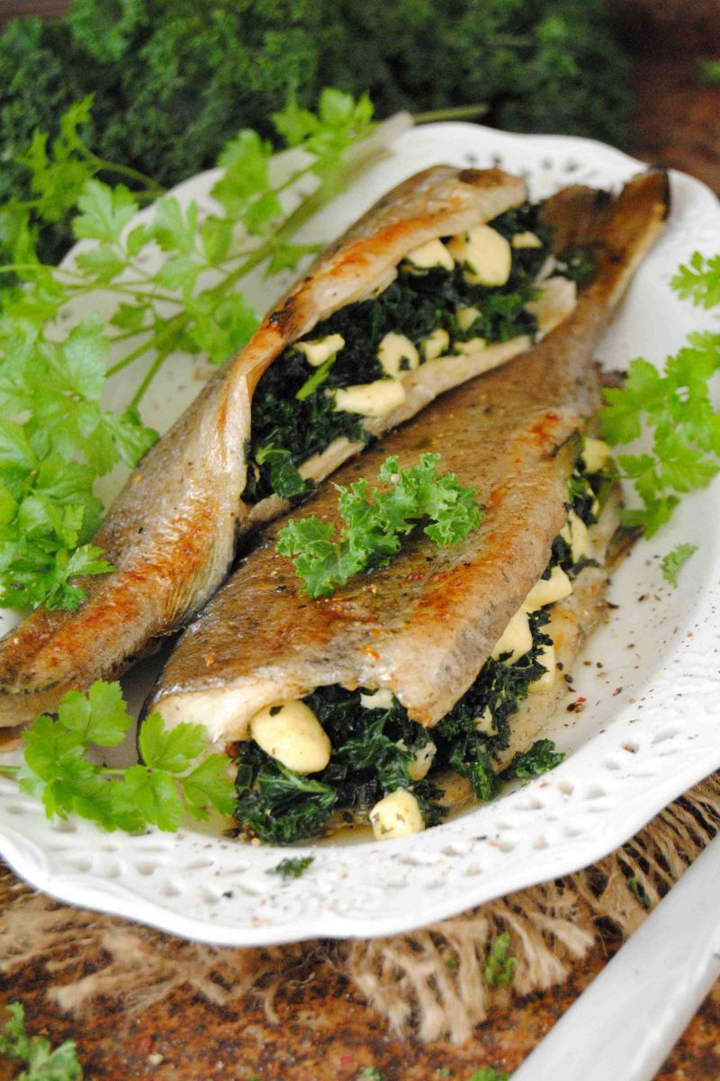 Pstrąg  z jarmużem