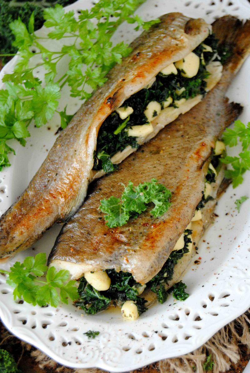 Pstrąg  z jarmużem