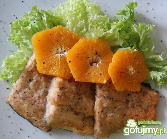 Pstrąg z mandarynkami i pieprzem  