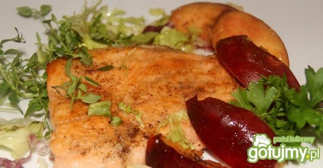 Pstrąg z nektarynkową nutą Pstrąg z nektarynkową nutą