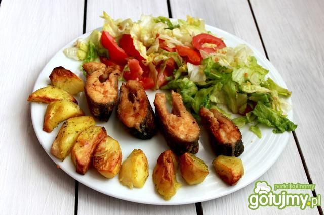 Pstrag z pieczonymi ziemiakami 