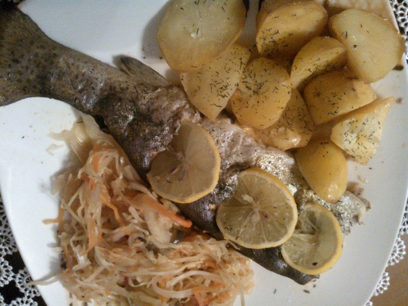 Pstrąg z pomarańczami 