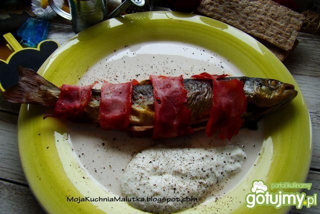 Pstrąg zapiekany w bekonie