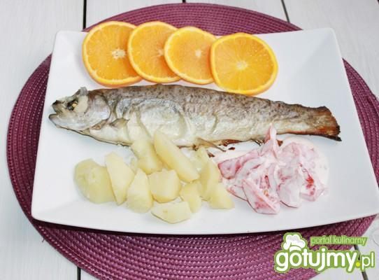 Pstrąg zapiekany w foli aluminiowej
