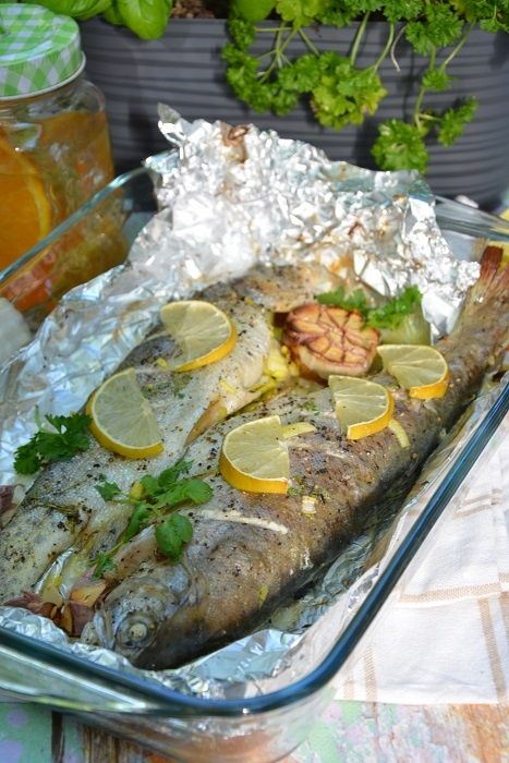Pstrągi pieczone z porem i kolendrą Pstrągi pieczone z porem i kolendrą