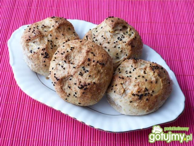 Pszenne bułeczki z otrębami i czarnuszką Pszenne bułeczki z otrębami i czarnuszką