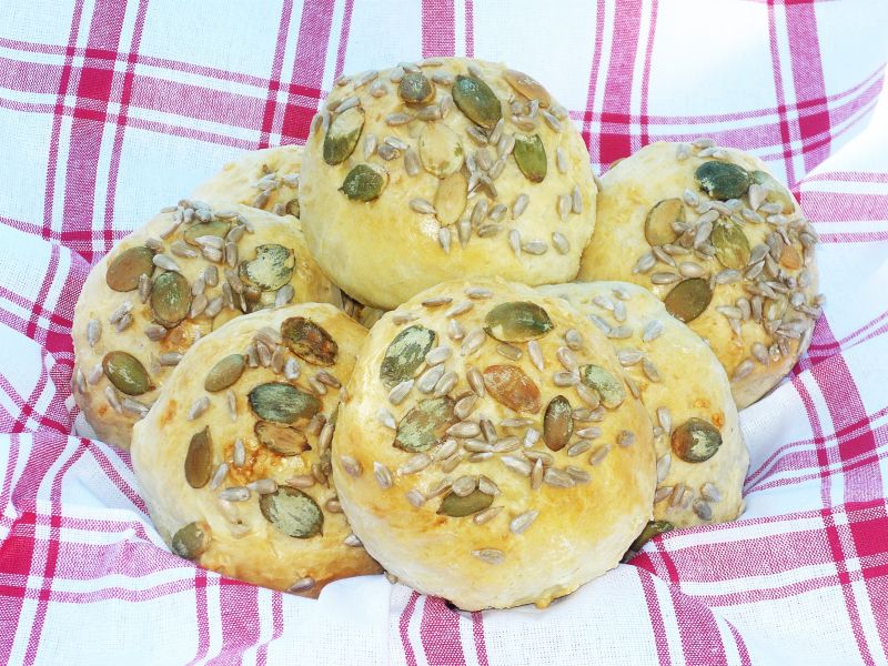 Pszenne bułeczki z ziarnami 