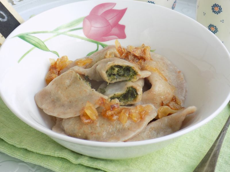 Pszenno-orkiszowe pierogi ze szpinakiem