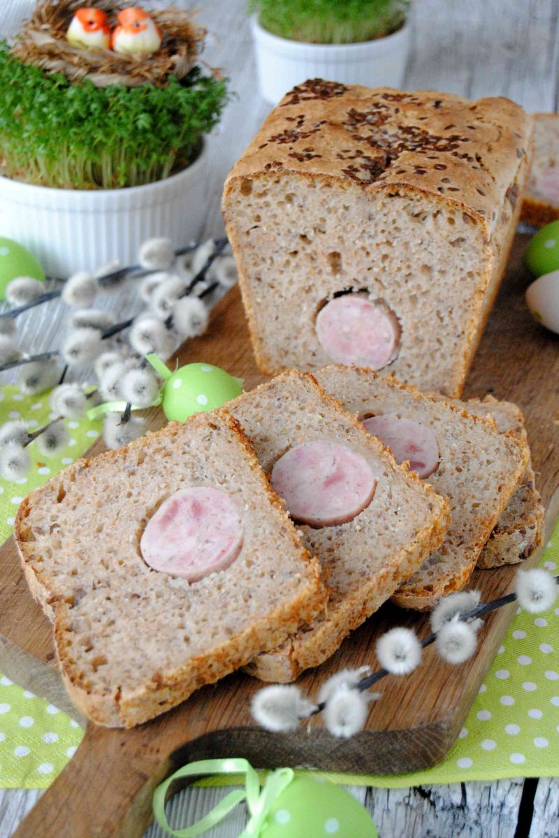 Pszenno- żytni chleb na zakwasie z białą kiełbasą