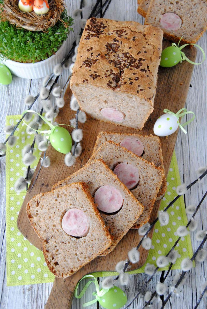 Pszenno- żytni chleb na zakwasie z białą kiełbasą
