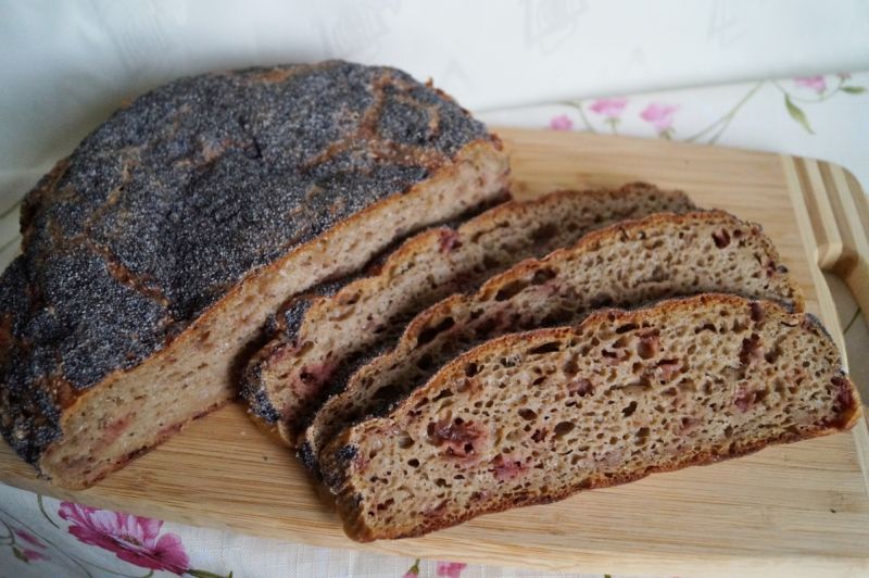 Pszenno-żytni chleb na zakwasie z buraczkiem