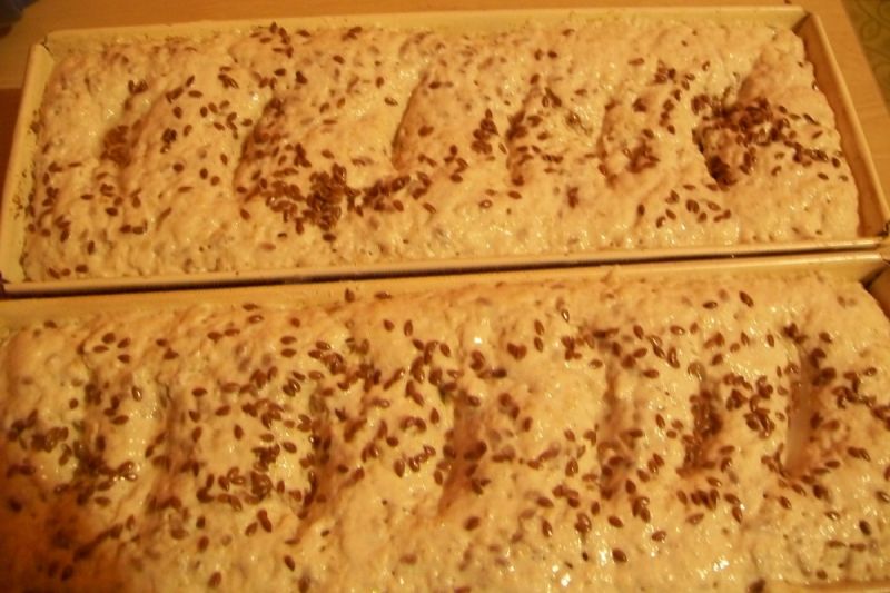 Pszenno-żytni chleb z siemieniem na drożdżach