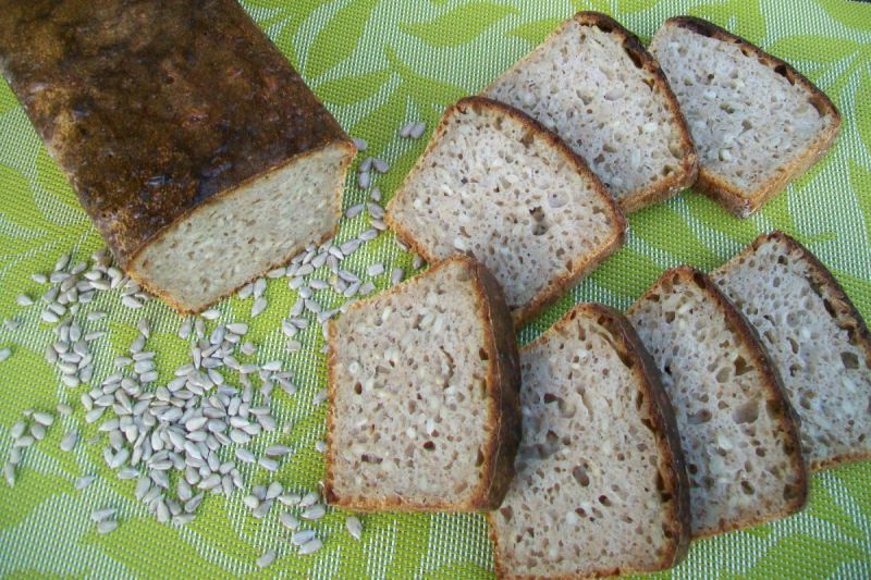 Pszenny chleb na zakwasie ze słonecznikiem