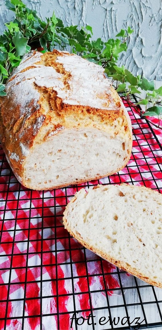 Pszenny chleb z gruszką i płatkami orkiszowymi 