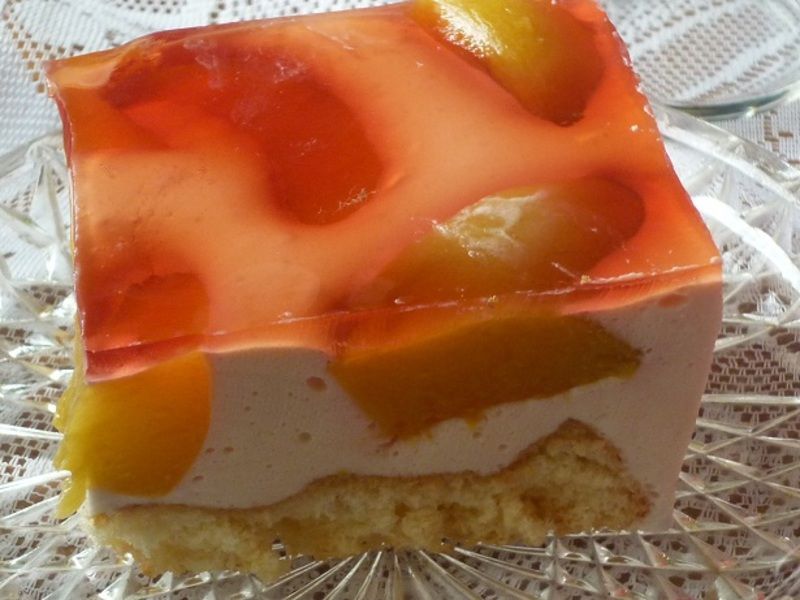 Ptasie mleczko z galaretką i brzoskwiniami