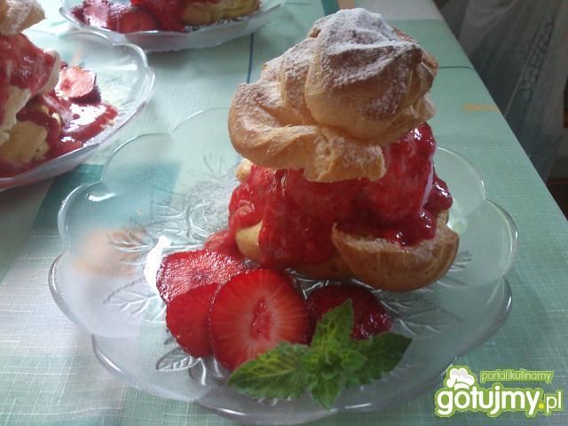 Ptysie lodowe z truskawkami Ptysie lodowe z truskawkami