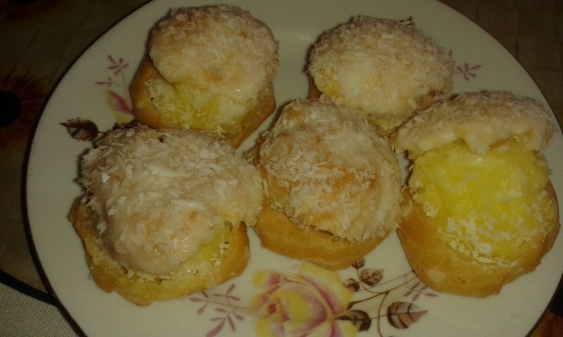 Ptysie śnieżynki z kremem Ptysie śnieżynki z kremem