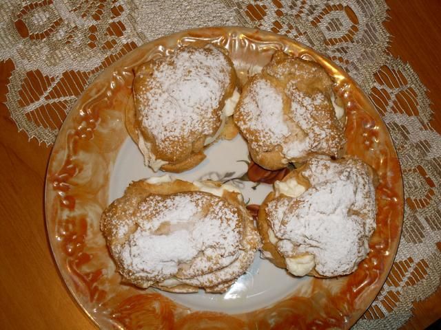 Ptysie z bitą śmietaną Ptysie z bitą śmietaną