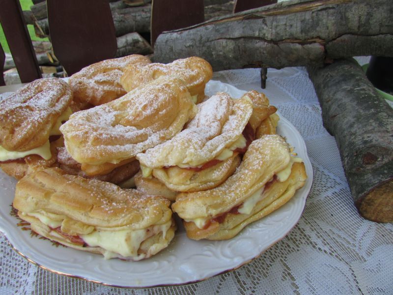 Ptysie z dżemem i masą Ptysie z dżemem i masą