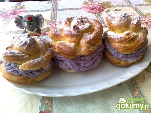 Ptysie z kremem jagodowym