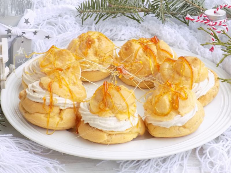 Ptysie z kremem piernikowym i karmelem