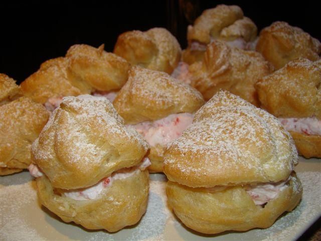 Ptysie z kremem truskawkowym