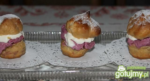 Ptysie z lodami truskawkowymi