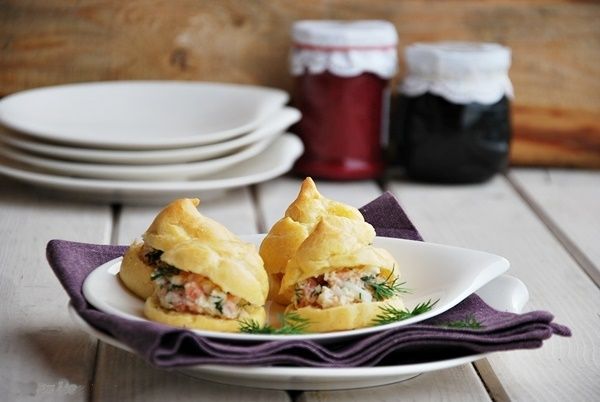 Ptysie z pastą łososiową Ptysie z pastą łososiową