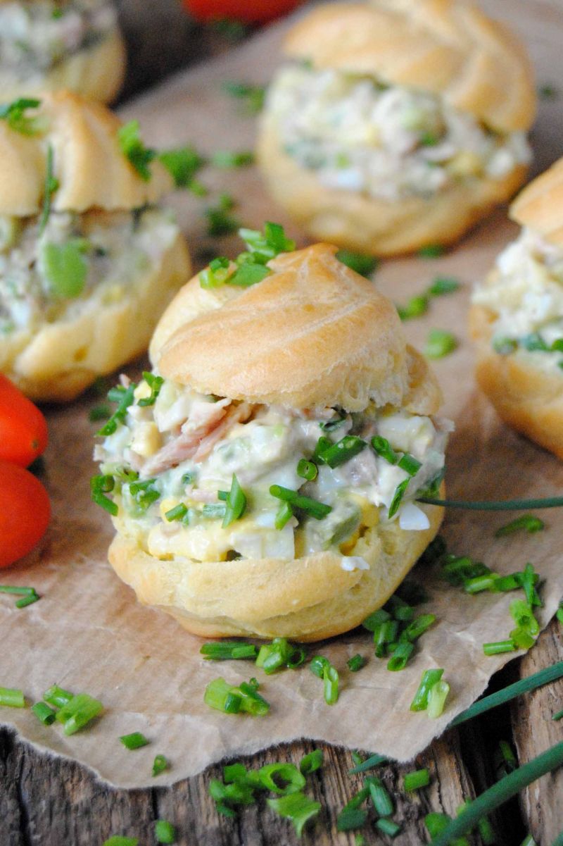 Ptysie z sałatką z awokado i tuńczyka Ptysie z sałatką z awokado i tuńczyka